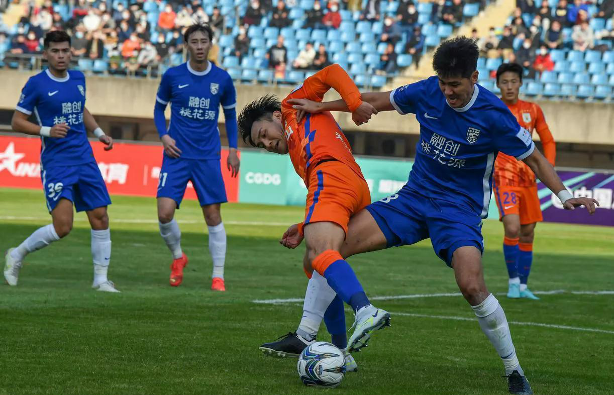 包含今夜上海申花调整名单以备足总杯；手感冰凉环节打磨；信心回归；年轻球员得到机会的词条